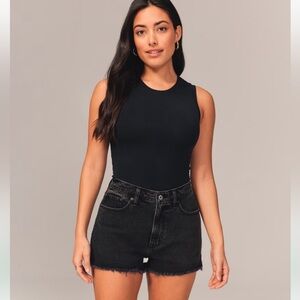 NWT ABERCROMBIE The Mom Short Curve Love High Rise Size 28 / 6